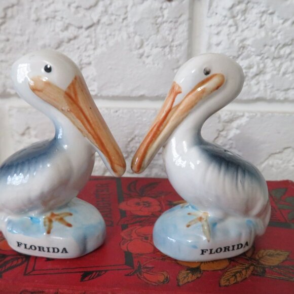 Vintage 1980's Florida Souvenir Ceramic Pelican Salt and Pepper Shaker Set - Picture 1 of 7